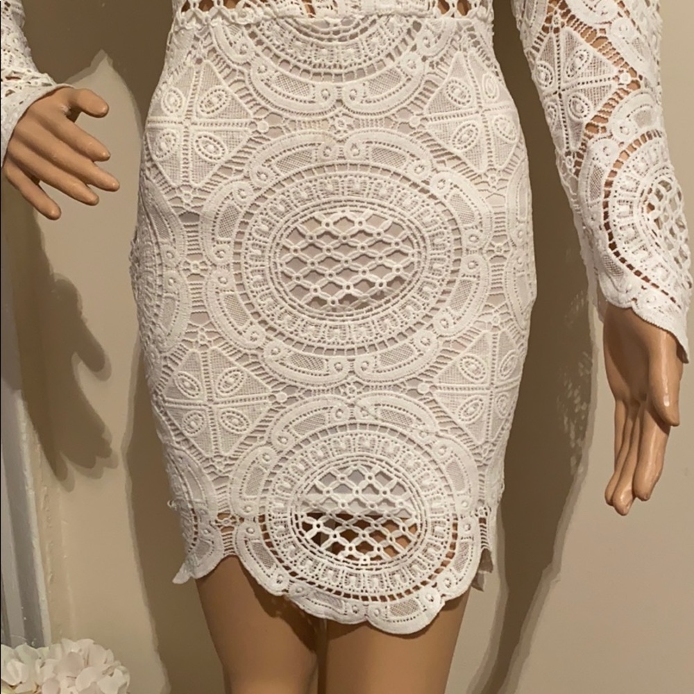 White lace dress - Picture 8 of 16